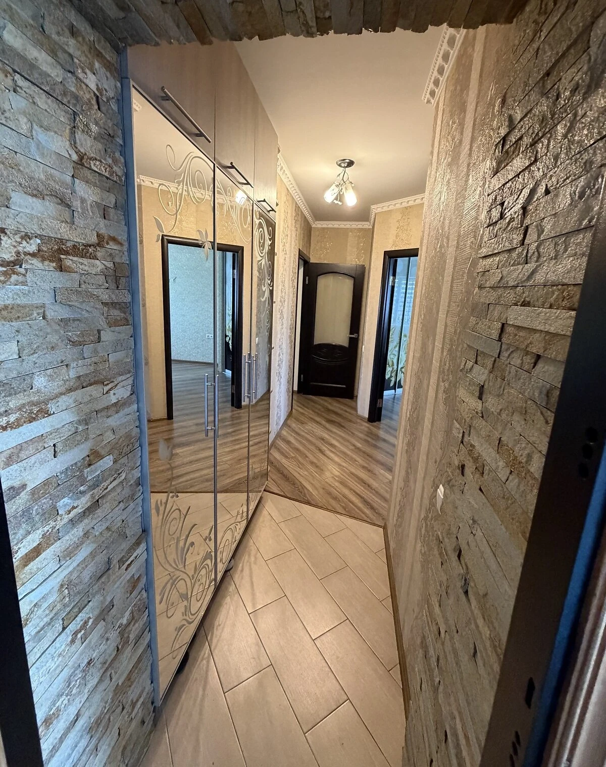 2-кімнатна квартира, Бригантина: євроремонт, газова колонка - фото 1