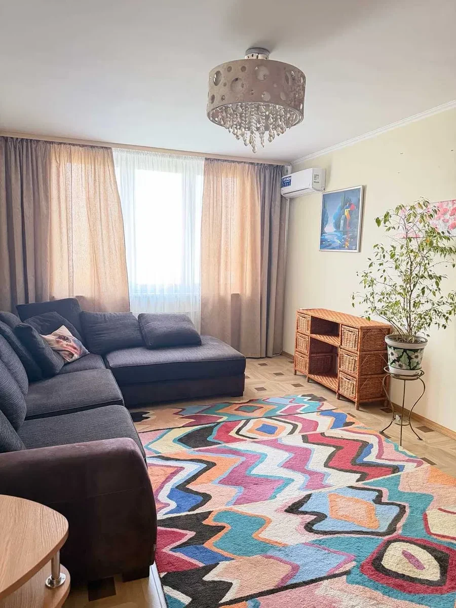 3-кімнатна квартира, Дарницький: генератор, метро Осокорки 11 хв