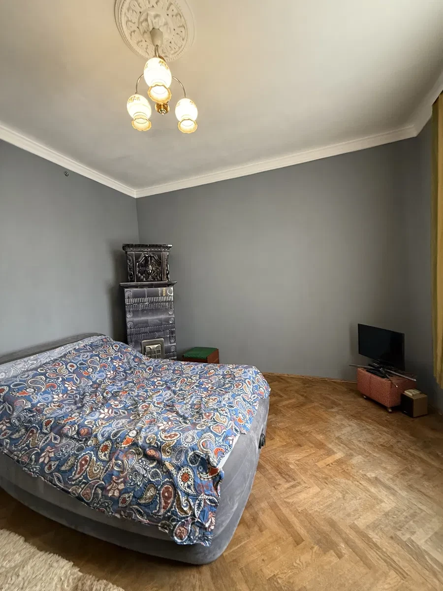 2-кімнатна квартира, Чернівці: австрійський напівлюкс, пічки на дровах - фото 4