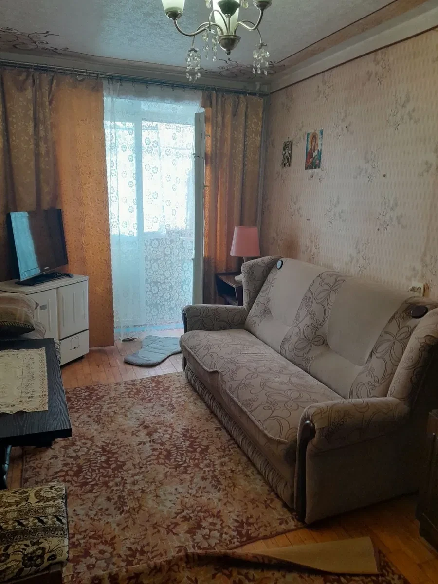 2-кімнатна квартира, Комунарський: засклений балкон, цегляний будинок - фото 3