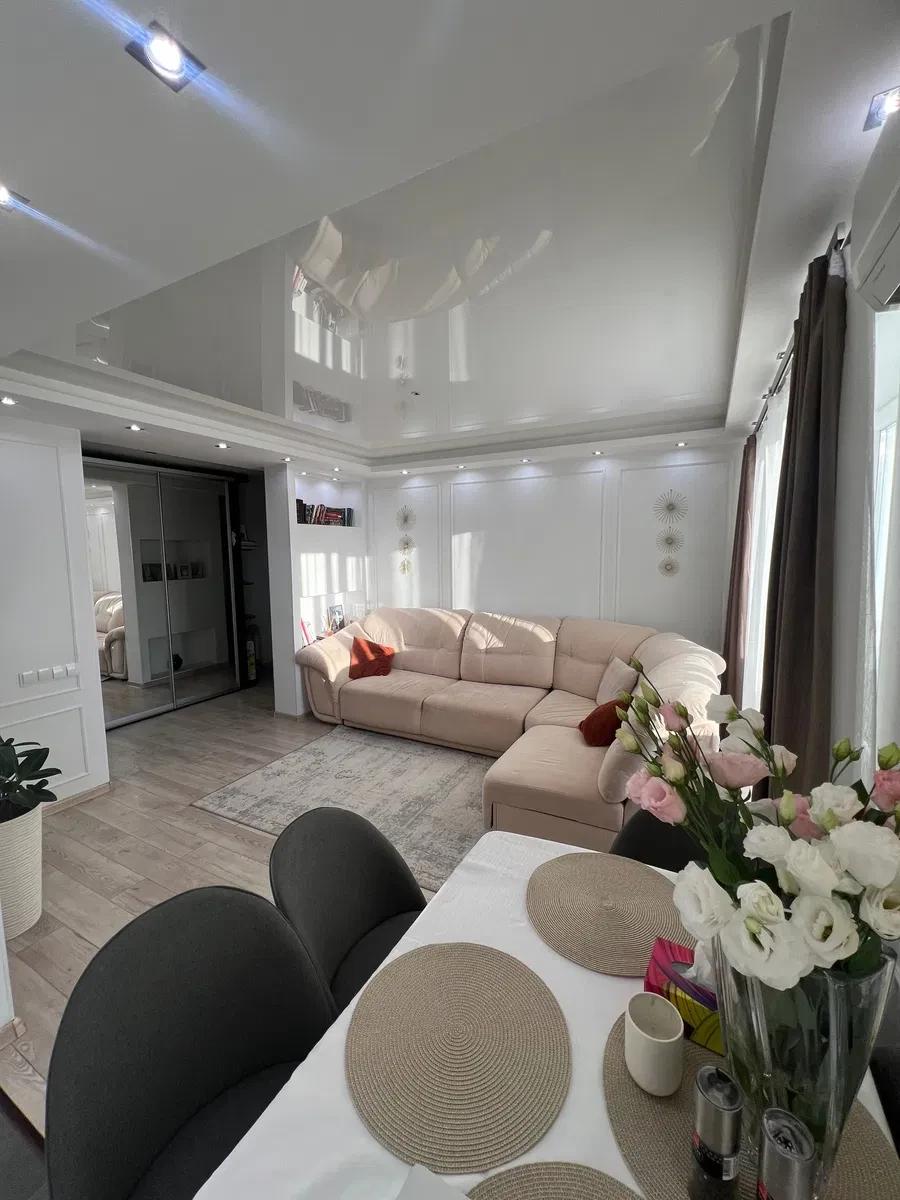 3-комнатная квартира-студия, Павлоград: крытый паркинг, ремонт 2022 года - фото 2