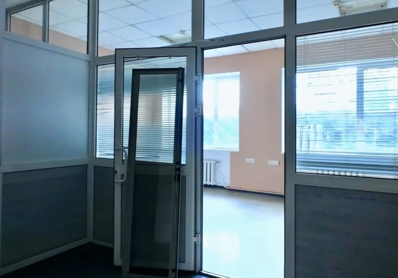 Офіс, Барське шосе: фасадне приміщення, кабінетне планування, торг, фото 5