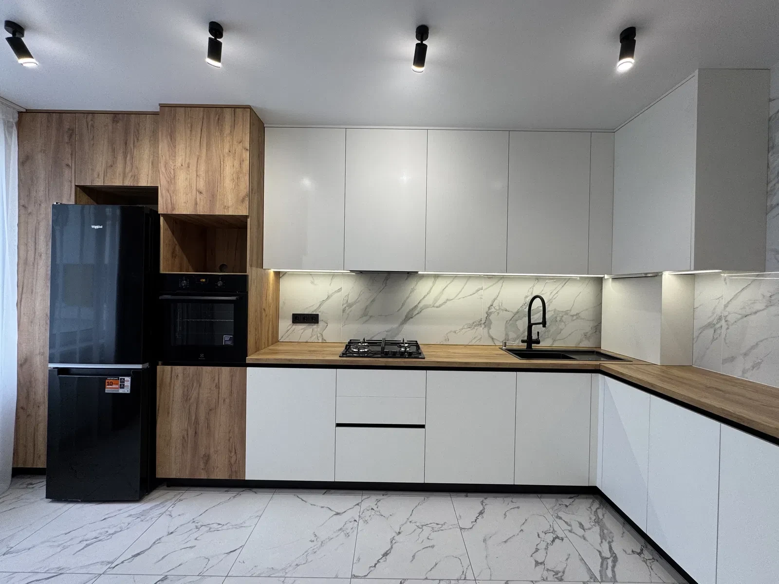 1-кімнатна квартира у ЖК Модуль: авторський ремонт, ТРЦ Avenir Plaza
