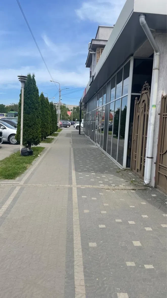 Приміщення, вулиця Закарпатська: фасад 11 м, панорамні вікна - фото 1