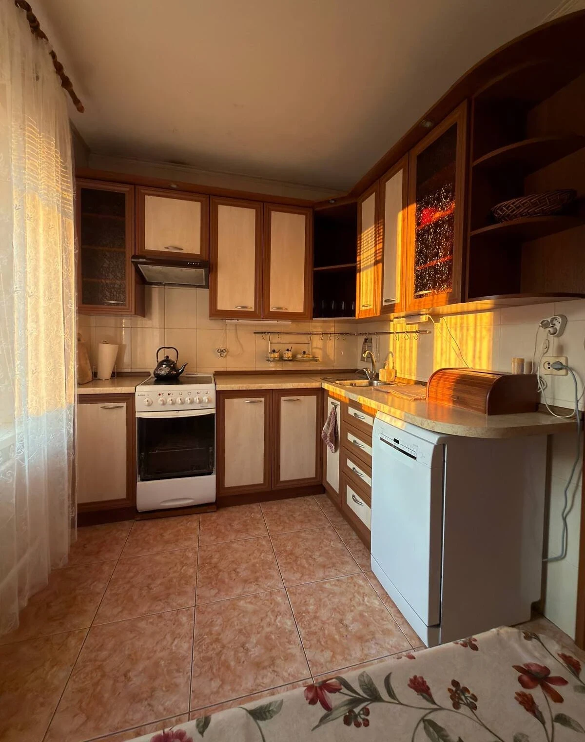 3-кімнатна квартира, Троєщина: інтернет, ліфт і вода без світла - фото 1