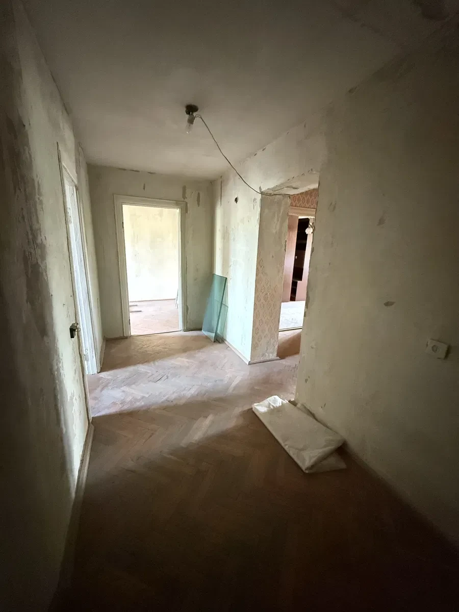 3-кімнатна квартира, 33-й мікрорайон: під ремонт, нові склопакети