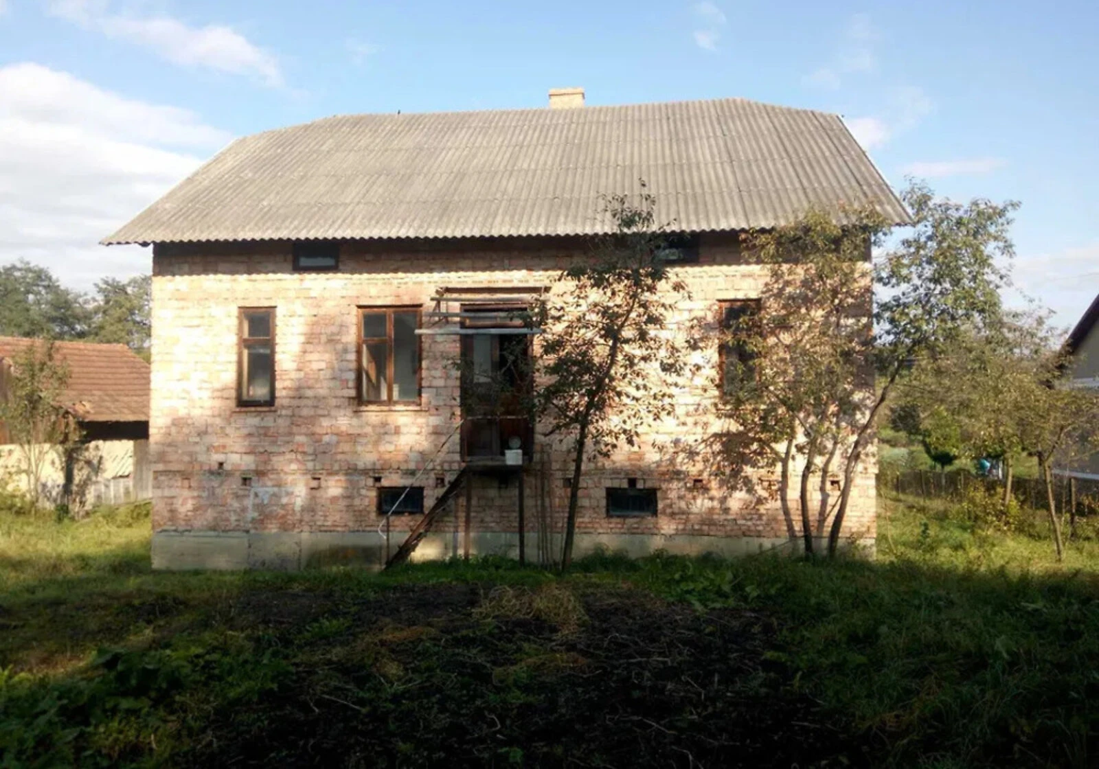 Будинок, Стебник: цегляні стіни, два поверхи - фото 1
