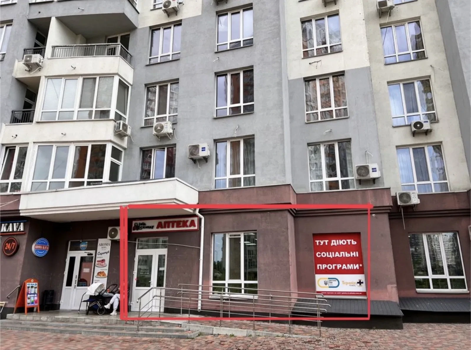 Приміщення, Дніпровський: фасадне, два входи, вільне планування