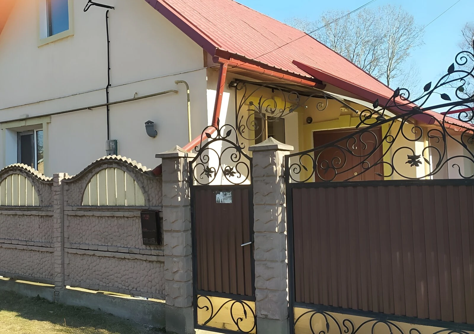 Будинок, Чернівці: сад і свердловина, торг можливий - фото 1