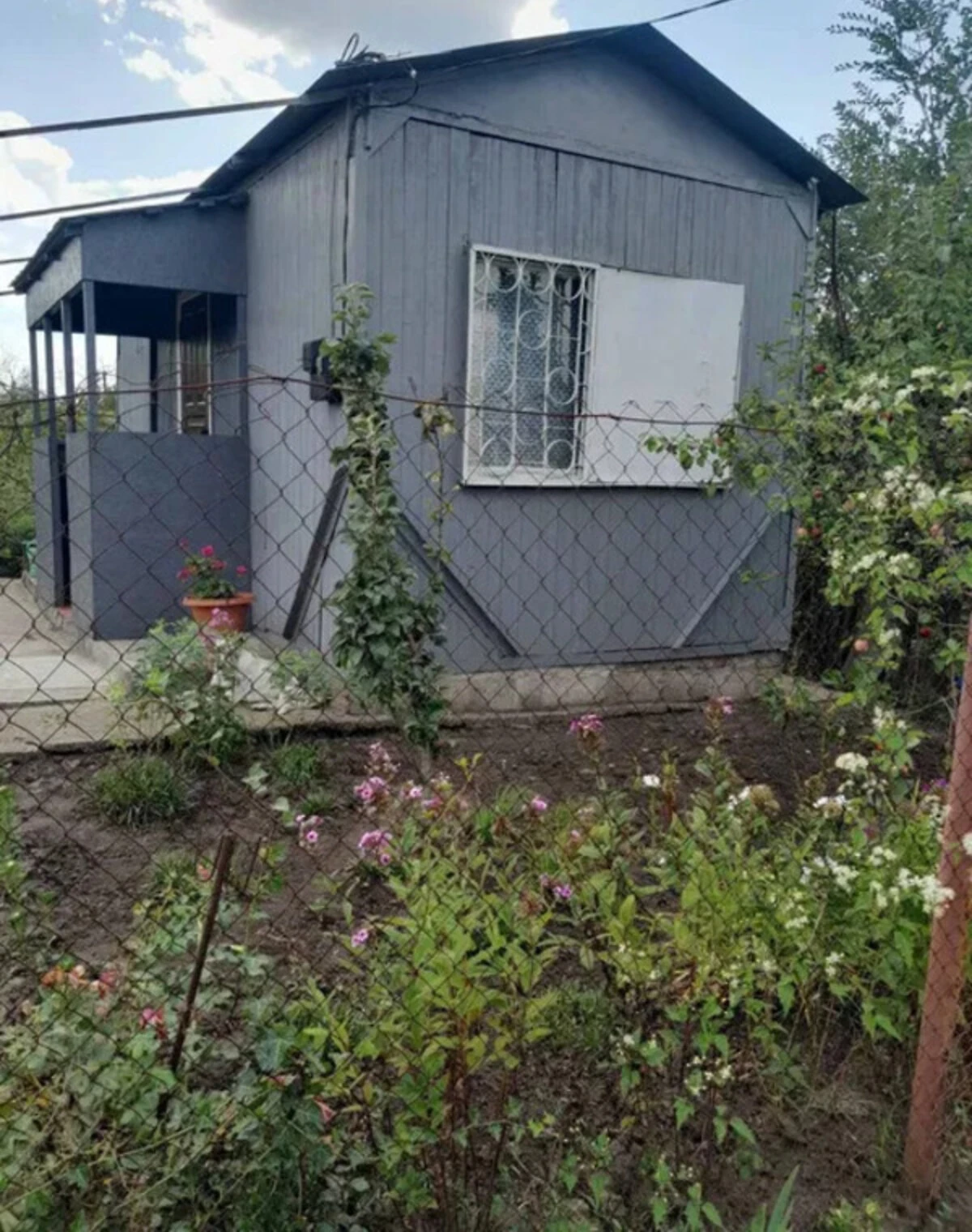 Дача, Новоивановка: участок 10 соток, деревянные и кирпичные стены - фото 1