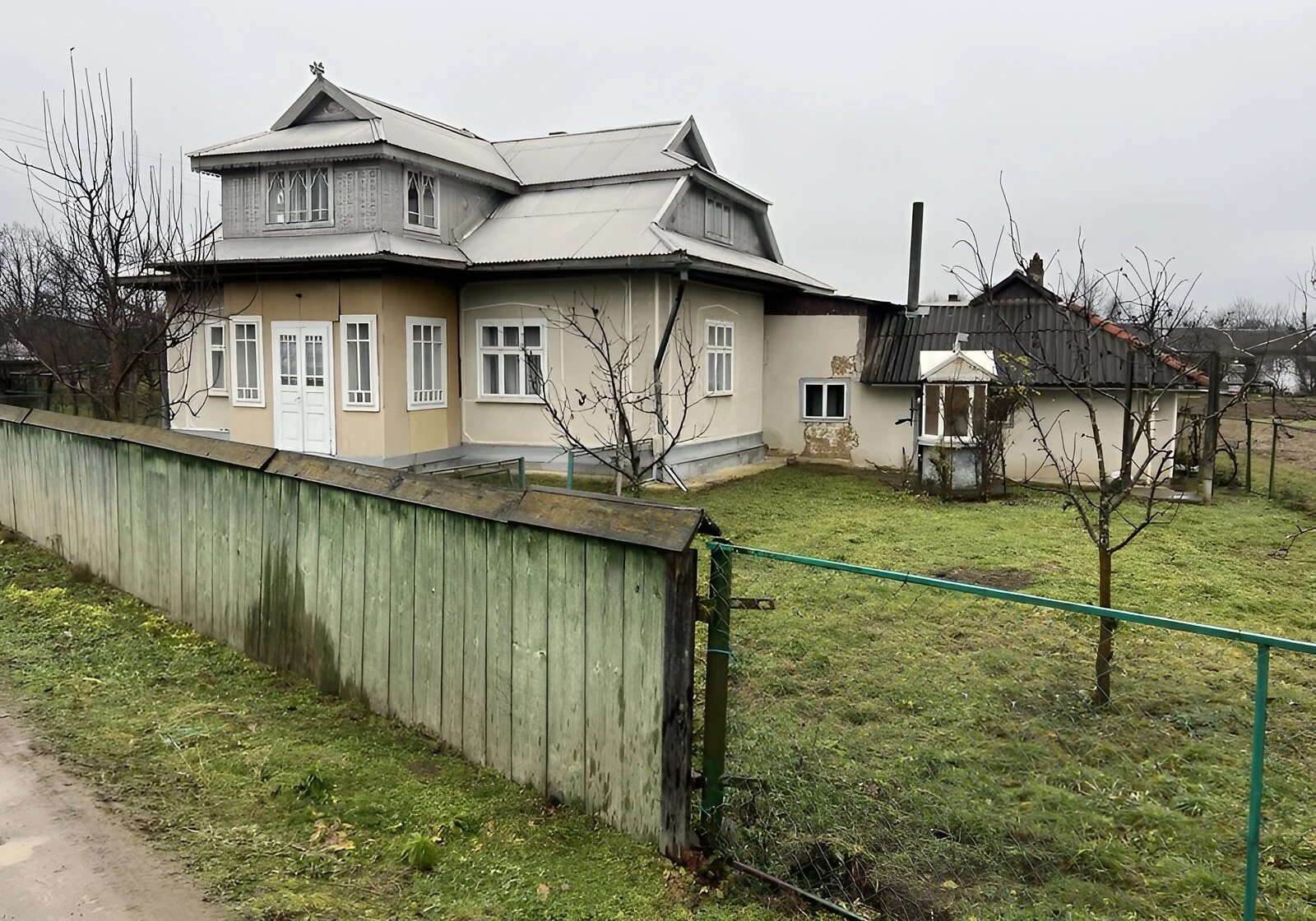 Будинок, Микитинці (Косів): гараж, ділянка 26 соток - фото 1