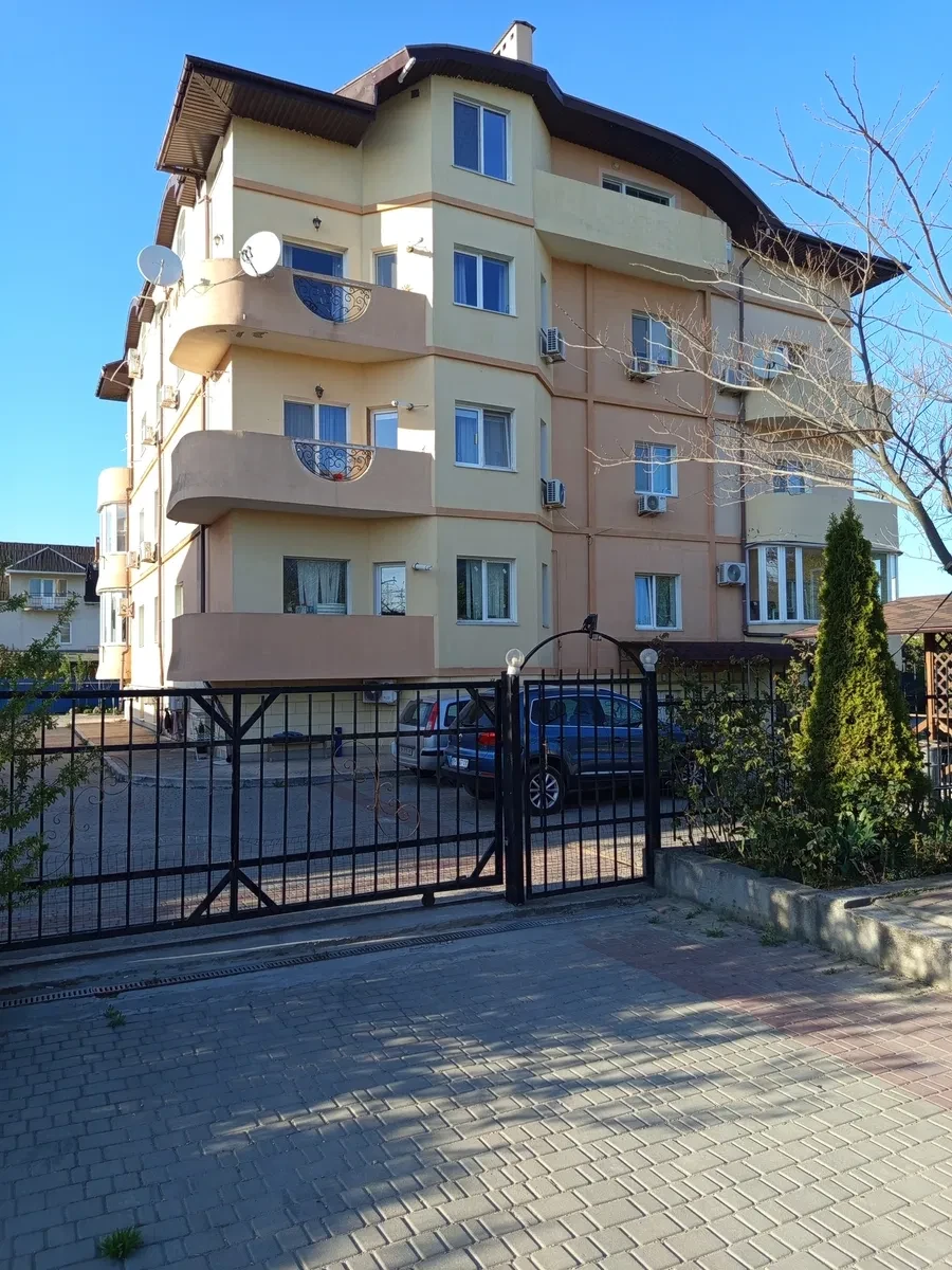 1-комнатная квартира, Черноморск: автономное отопление, цокольный уровень