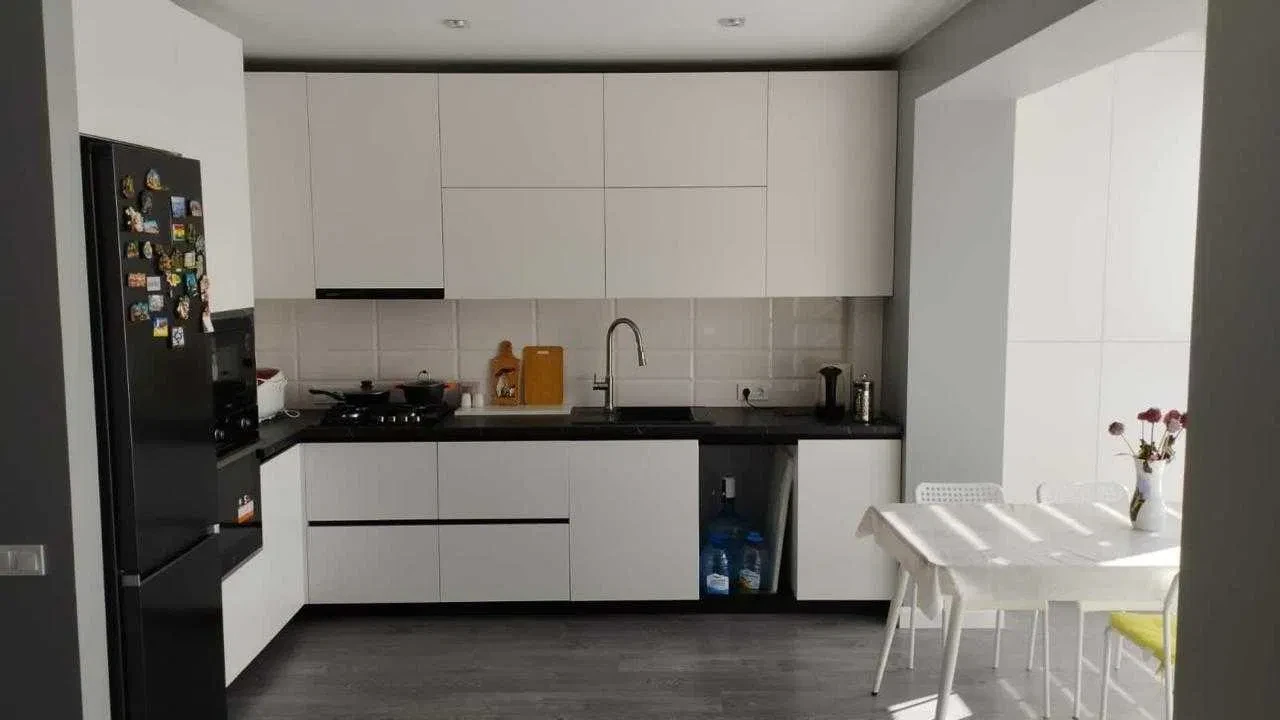 4-кімнатна квартира у ЖК На Щасливому: 2 рівні, вид на озеро та фонтан - фото 3