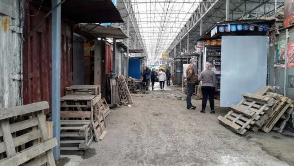 Торговый контейнер, Ровно: 20 тонн, первый ряд, полки - фото 3