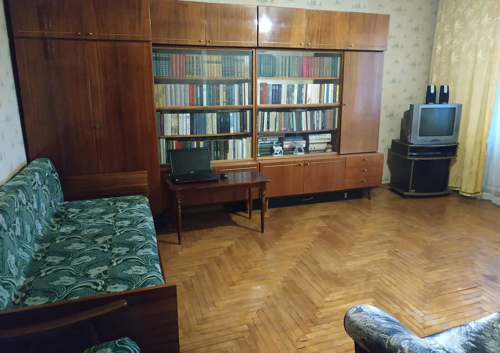 Комната, Борщаговка: газ и вода без света, две кровати - фото 2