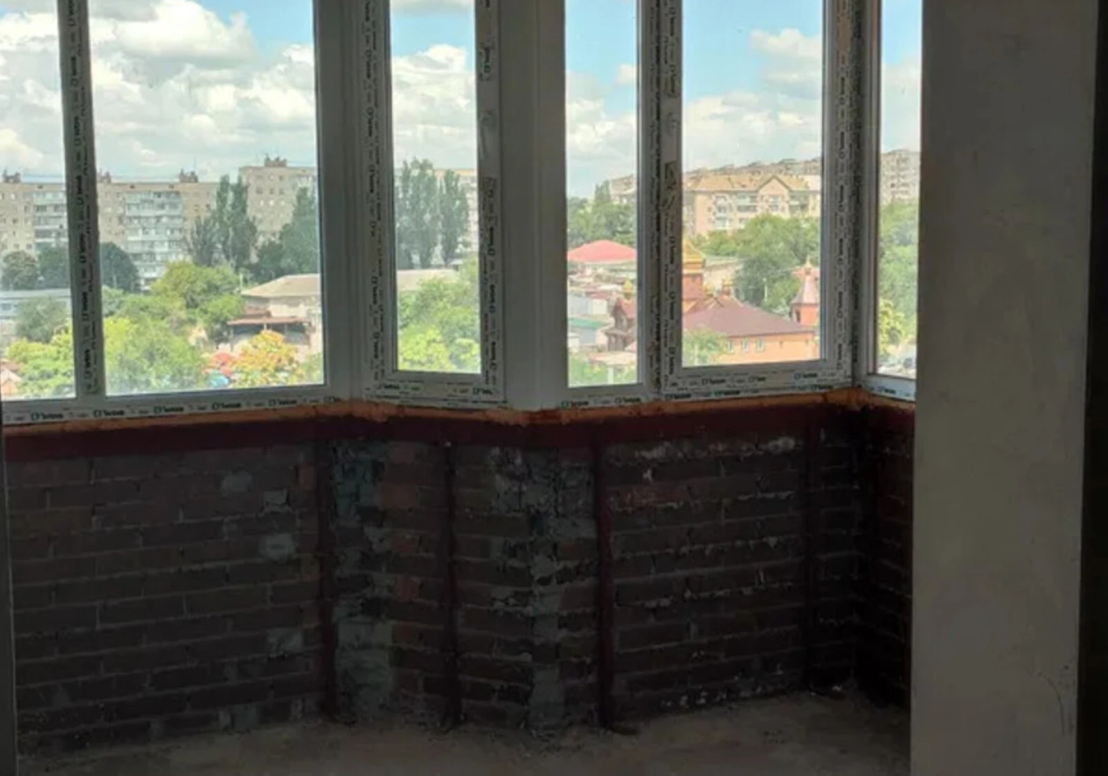 2-кімнатна квартира, Олександрівський: кухня 15 м², цегляні стіни - фото 1