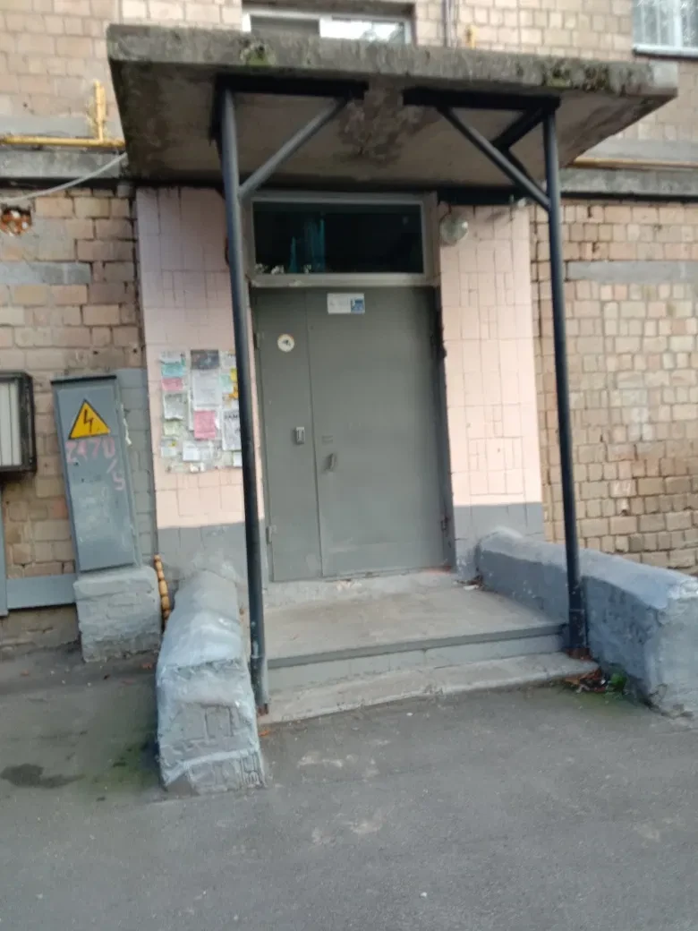 2-комнатная квартира, Шевченковский: торг, застекленный балкон - фото 3
