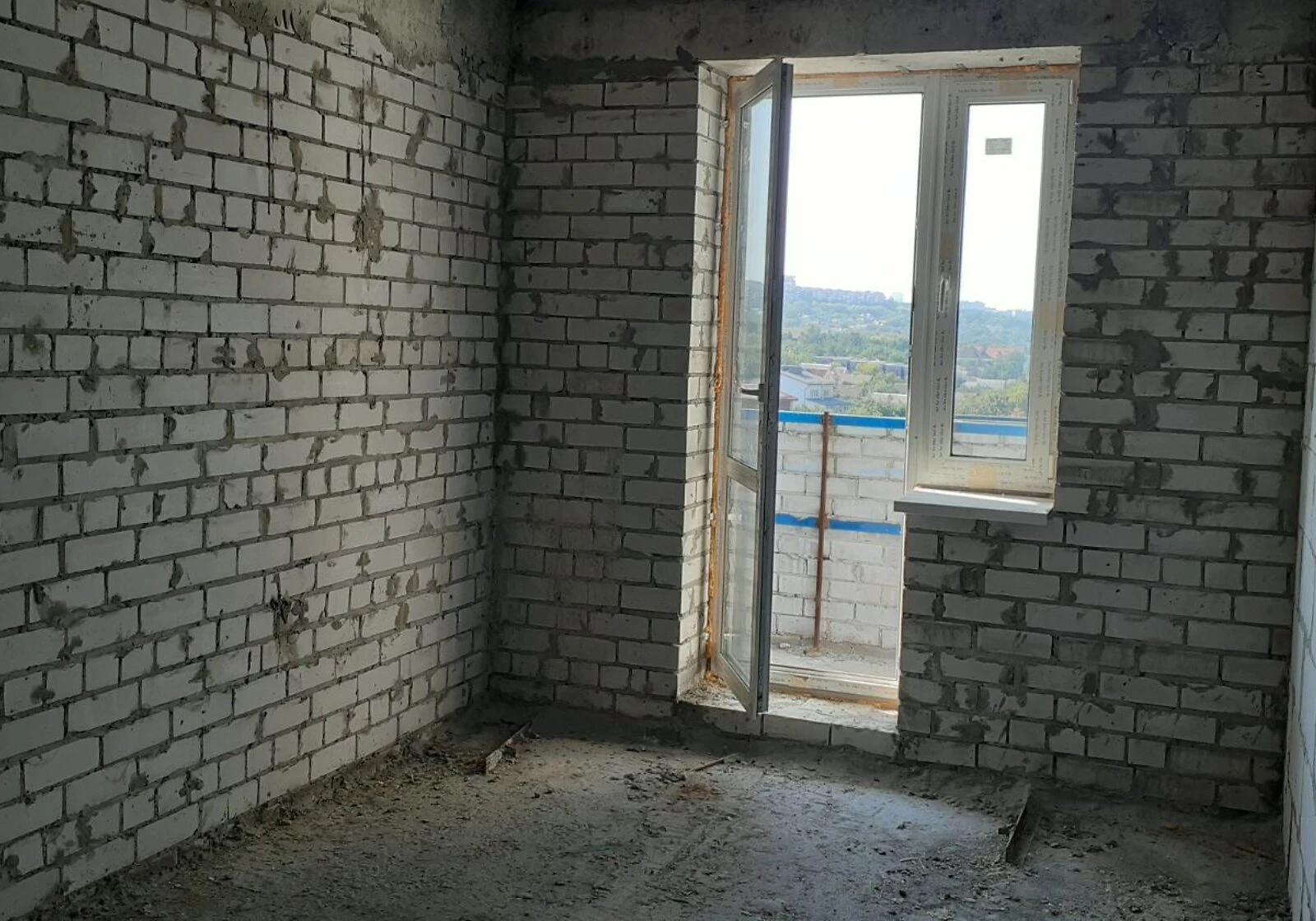 2-комнатная квартира, Лоцкамянка: кухня-студия, лифт работает без света - фото 1