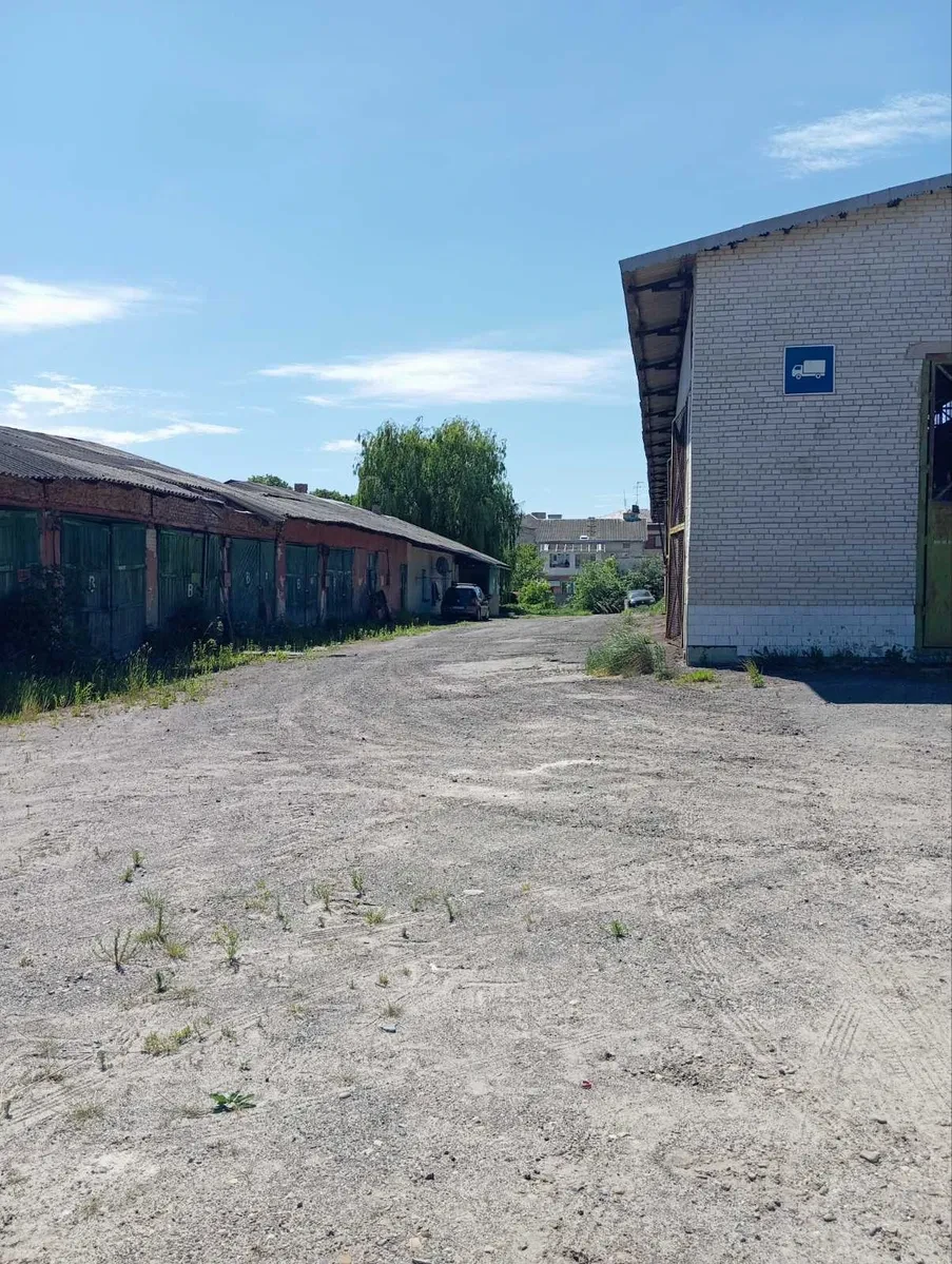 Комплекс нежилых зданий, Винники: выезд на М-06, огражденная территория, фото 3