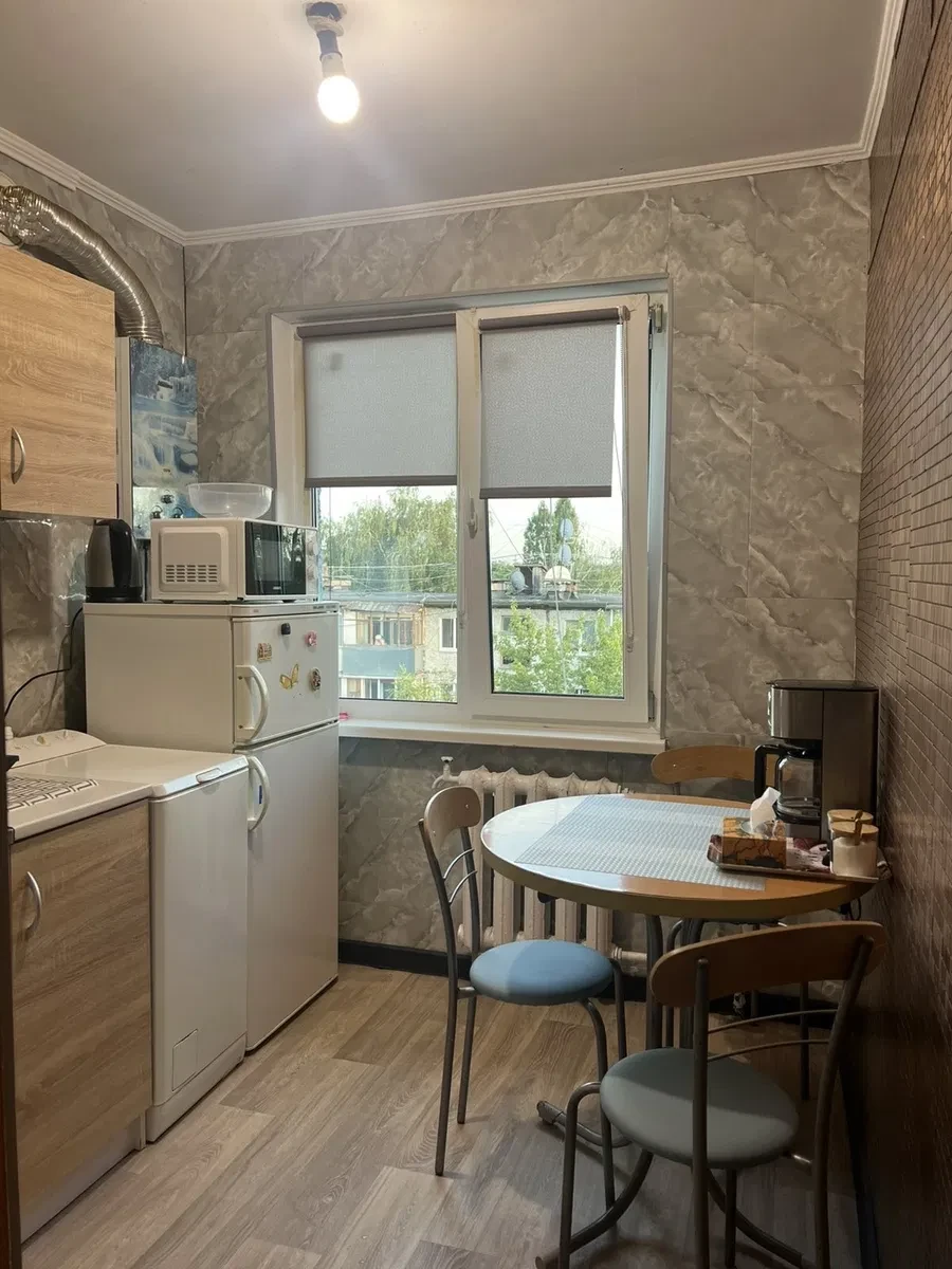 1-кімнатна квартира, Лесі Українки: косметичний ремонт, газова колонка