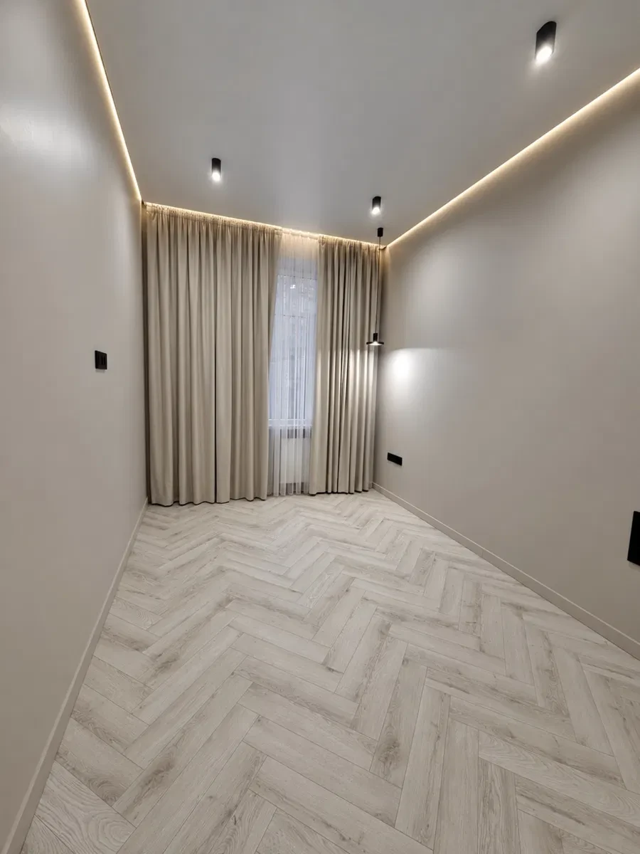 2-комнатная квартира, Черновцы: дизайнерский ремонт, кухня 25 м², фото 3