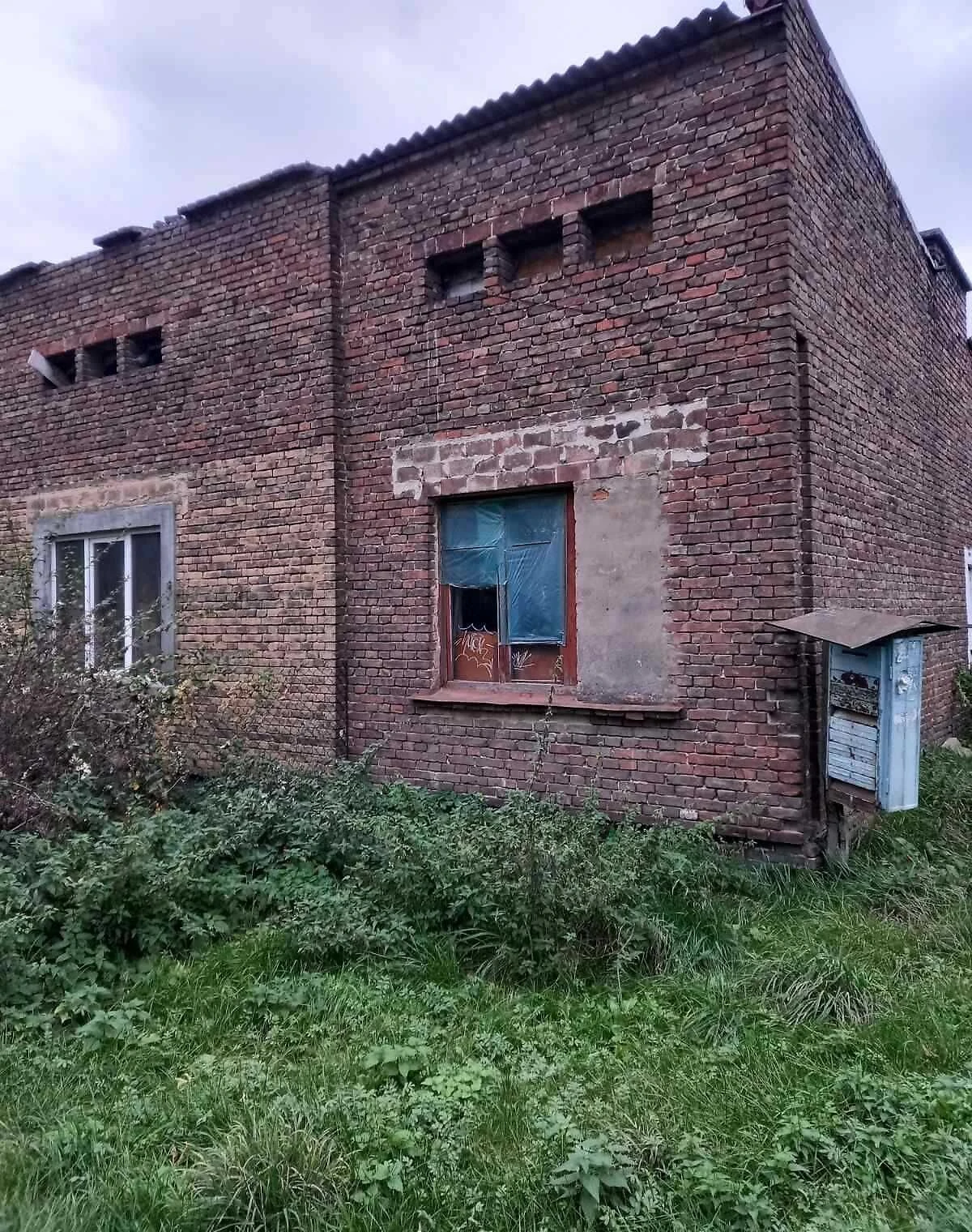 2-кімнатна квартира, Володимир: цегляні стіни - фото 3