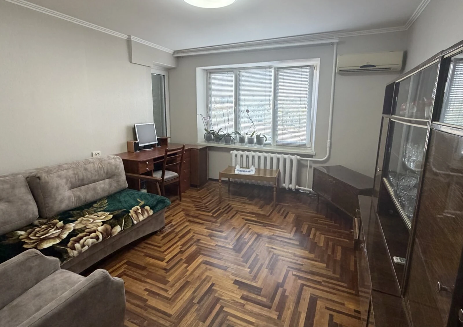 2-кімнатна квартира, Комунарський: косметичний ремонт, балкон/лоджія - фото 1