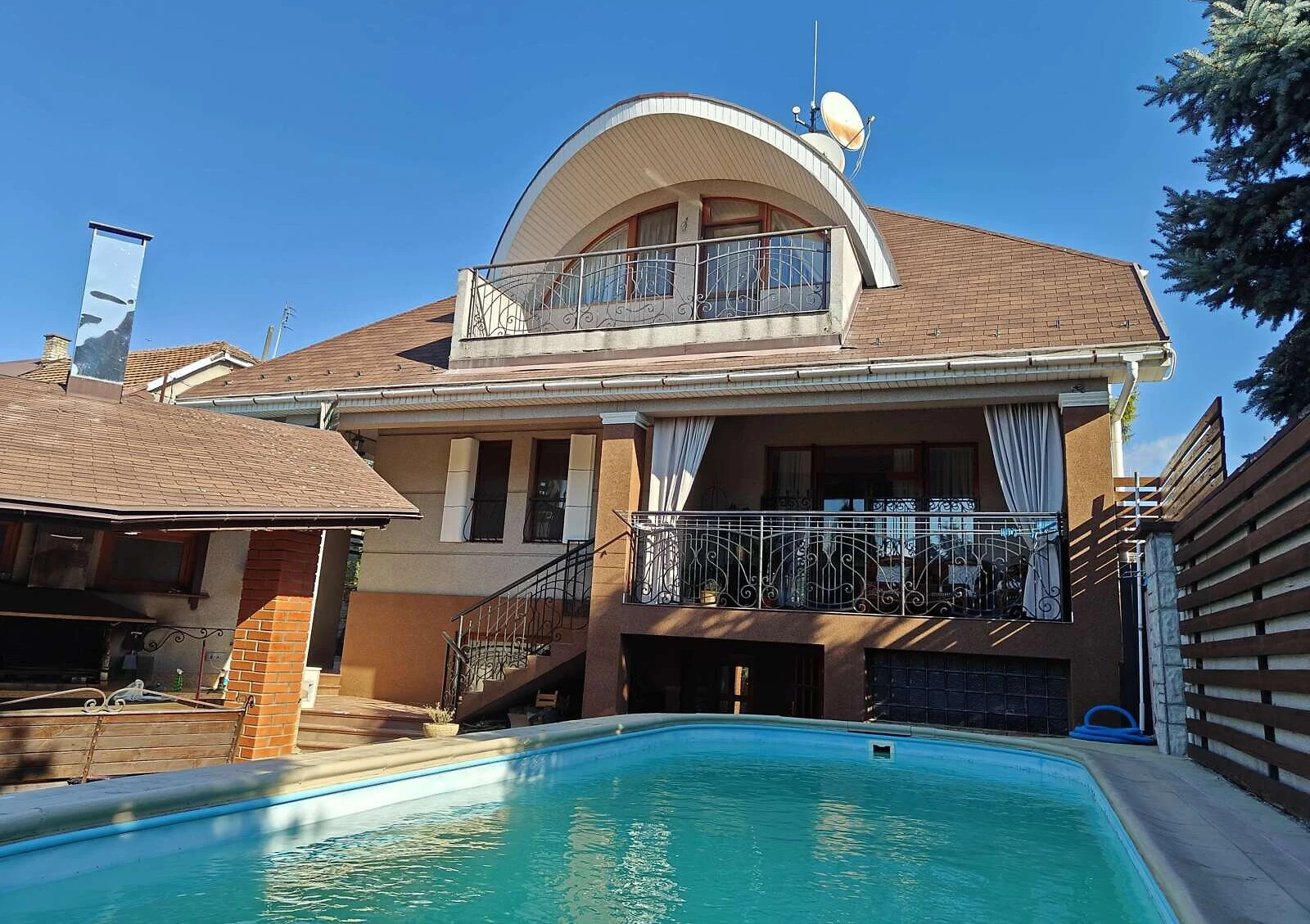 Будинок, Центр: басейн, тераса, ділянка 600 м² - фото 2