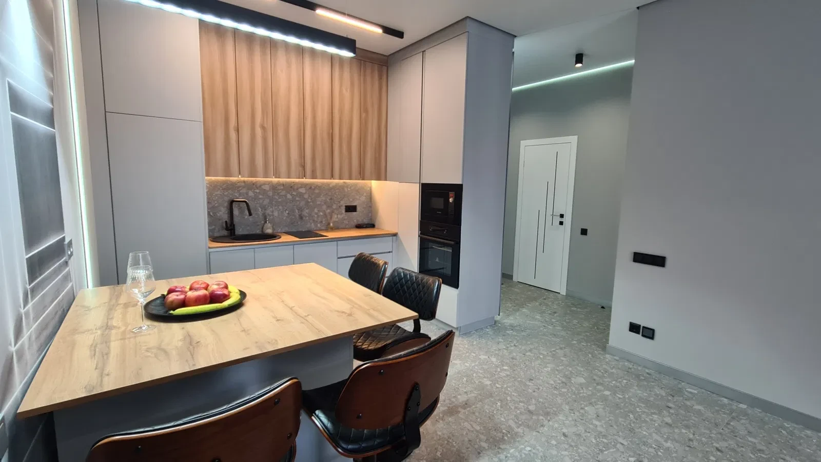 2-кімнатна квартира у ЖК EDELWEISS: авторський ремонт, паркінг - фото 5