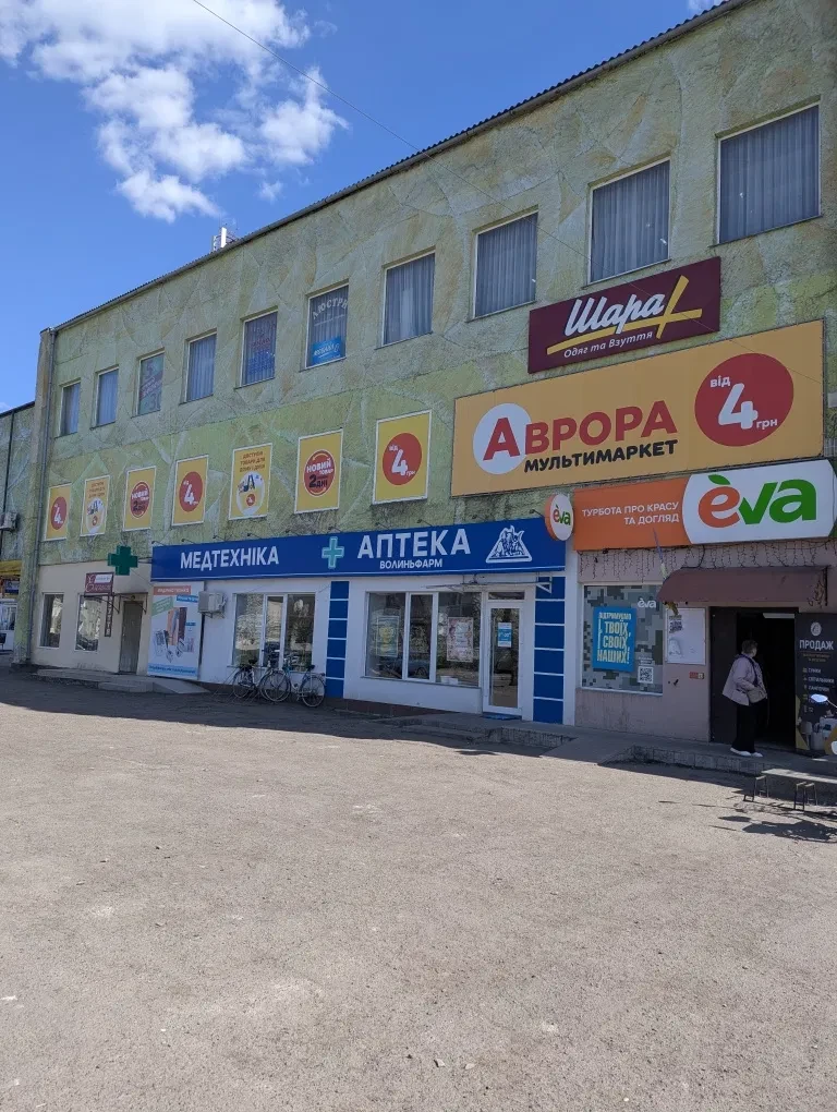 Приміщення, Іваничі: працюючий універмаг, власна котельня