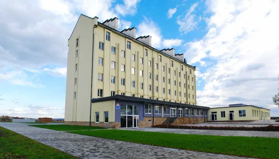 Приміщення, Підпечери: фасадне, біля траси, 2000 авто/год, фото 3