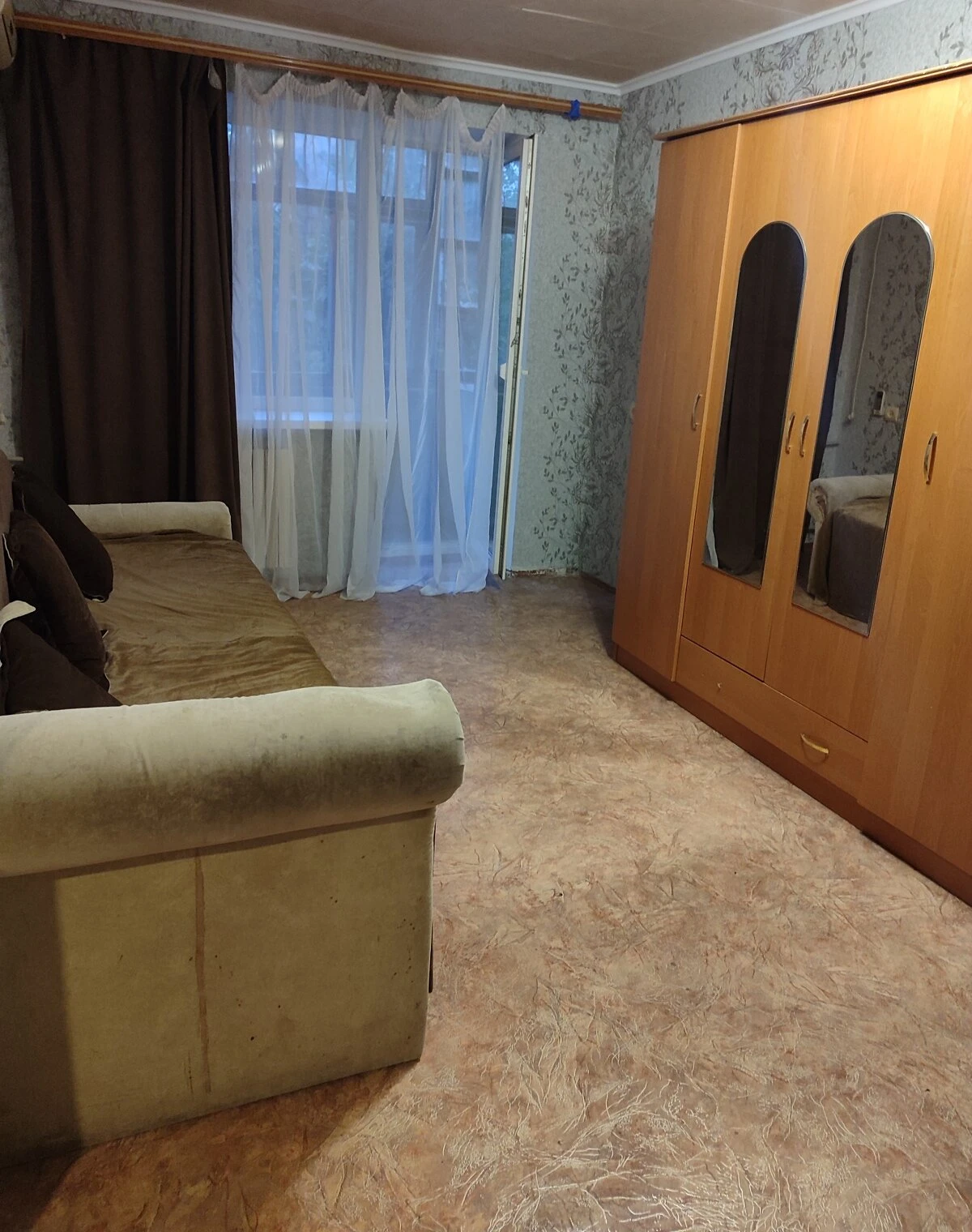 1-кімнатна квартира, 12 квартал: євроремонт, опалення й вода без світла - фото 1