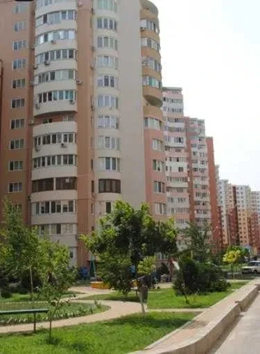 1-кімнатна квартира у ЖК «Радужный»: кухня 15,5 м², генератор, єОселя - фото 1