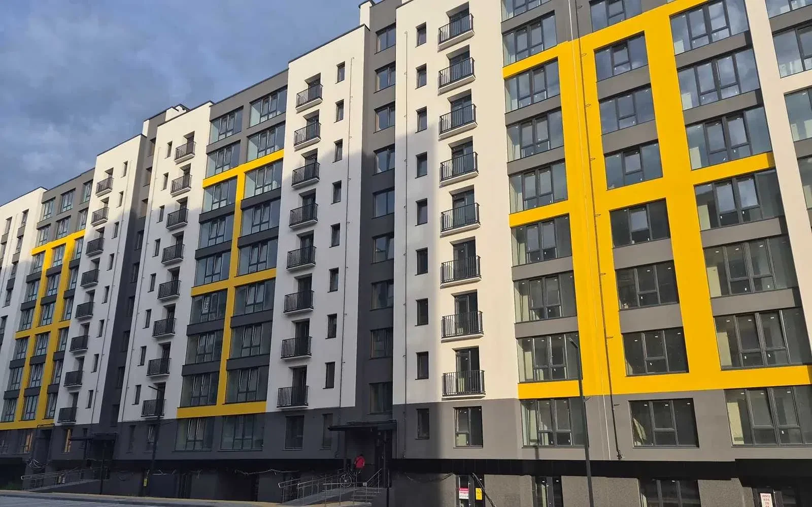 2-кімнатна квартира у ЖК Каскад Ярко: готова до ремонту, панорамний краєвид