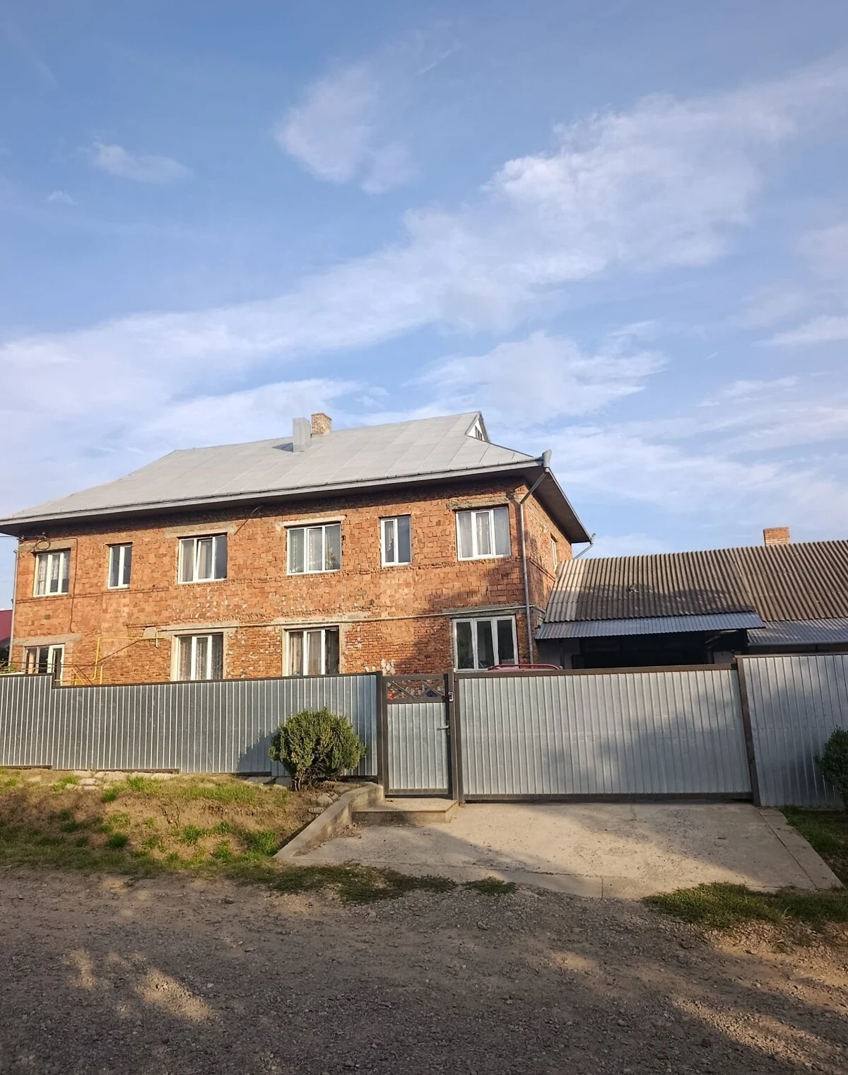 Будинок, Коровія (Чернівці): 40 соток, 8 спалень, бесідка - фото 1