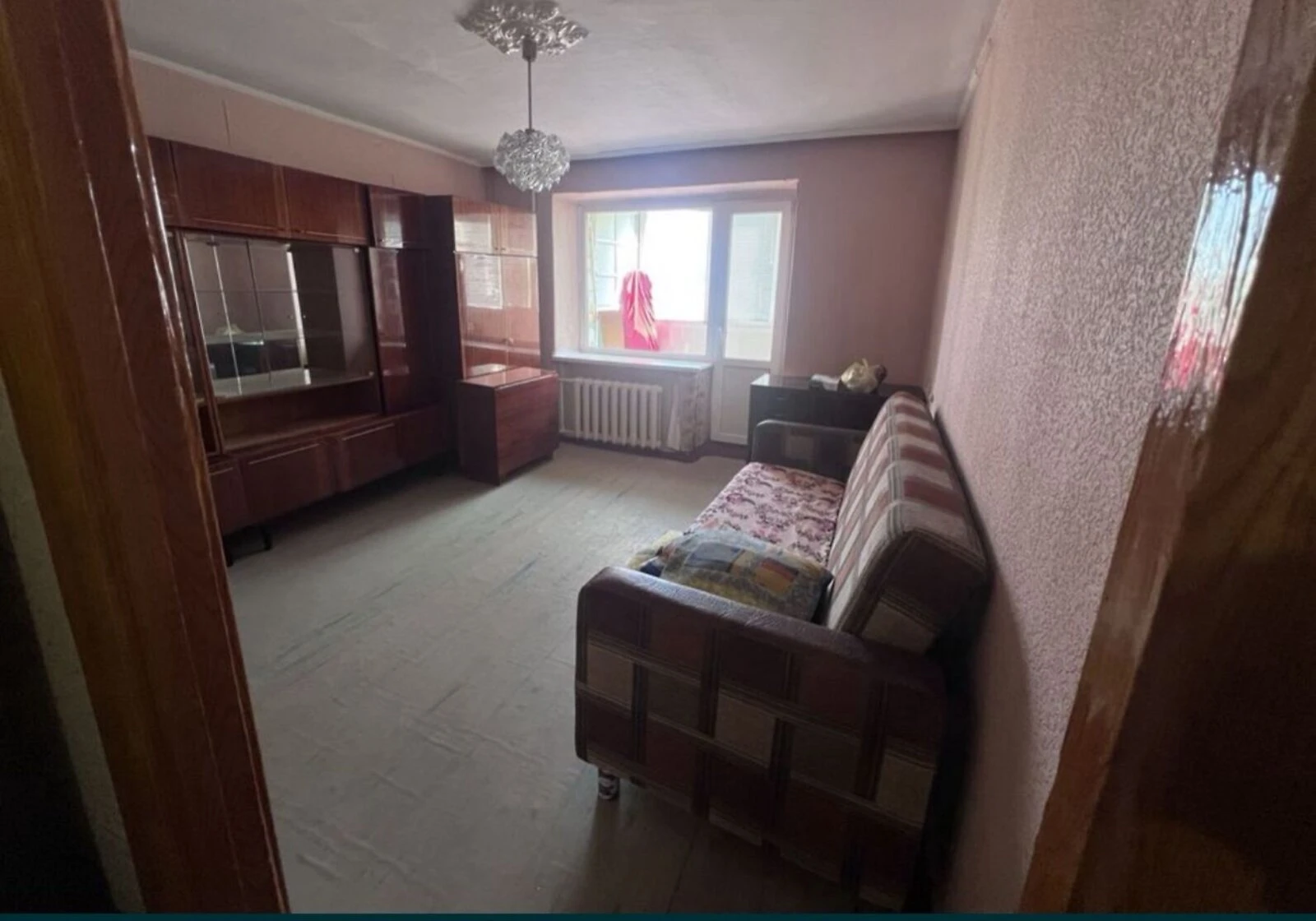 1-кімнатна квартира, вул. Євгенія Логінова: цегляні стіни