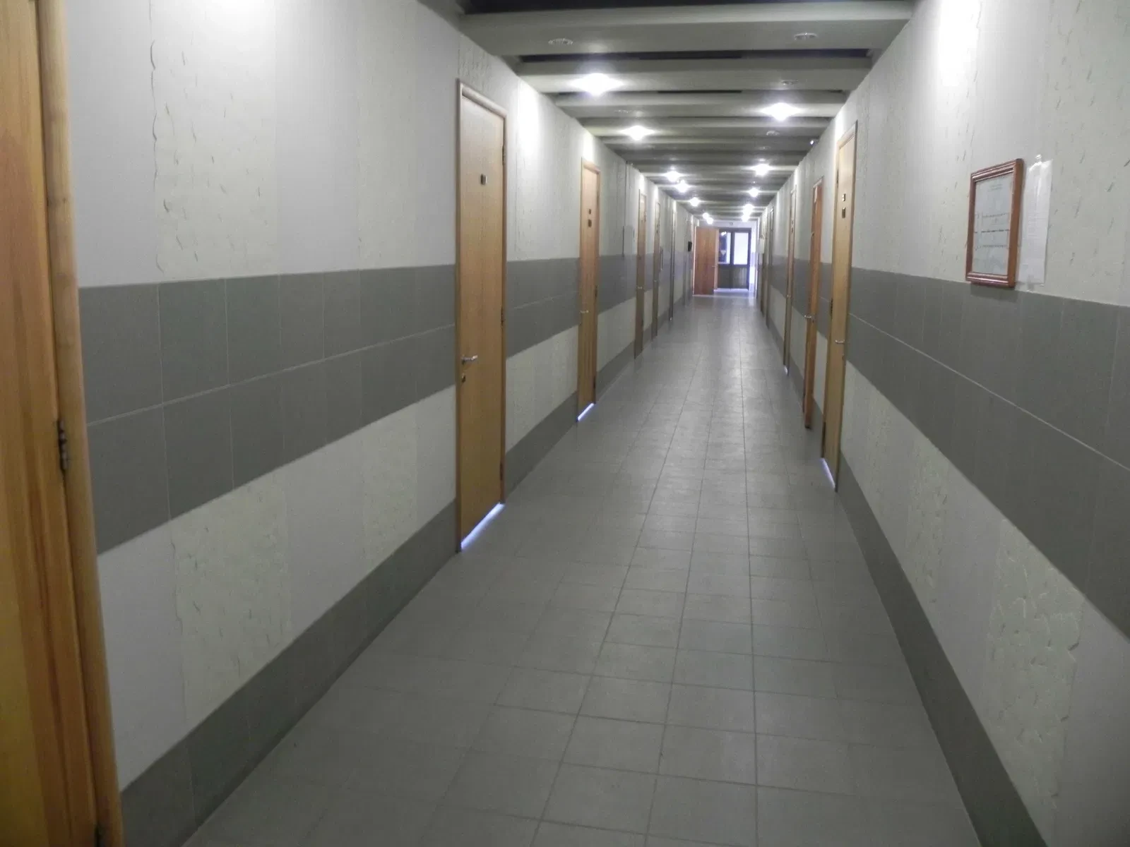 Офіс, Новобаварський: охоронювана територія, паркомісце