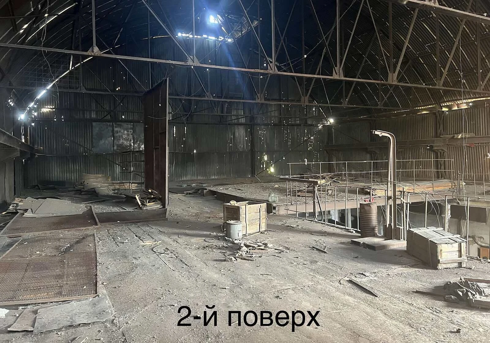 Специальное помещение, Холодногорский: кран-балка, потолок 4.2 м, фото 5