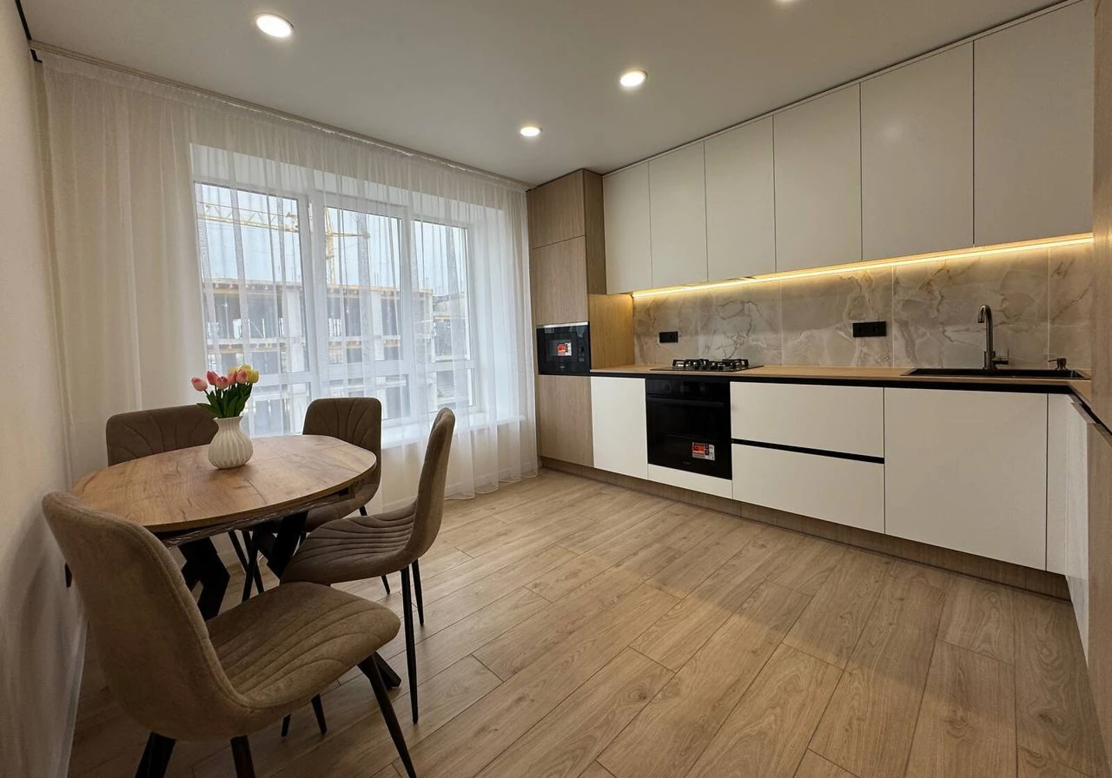 2-кімнатна квартира, Тернопіль: кухня-студія, дизайнерський ремонт, фото 3