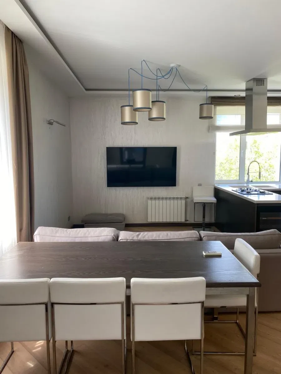 3-кімнатна квартира, Печерський: кухня-студія, укриття, метро Кловська, фото 3