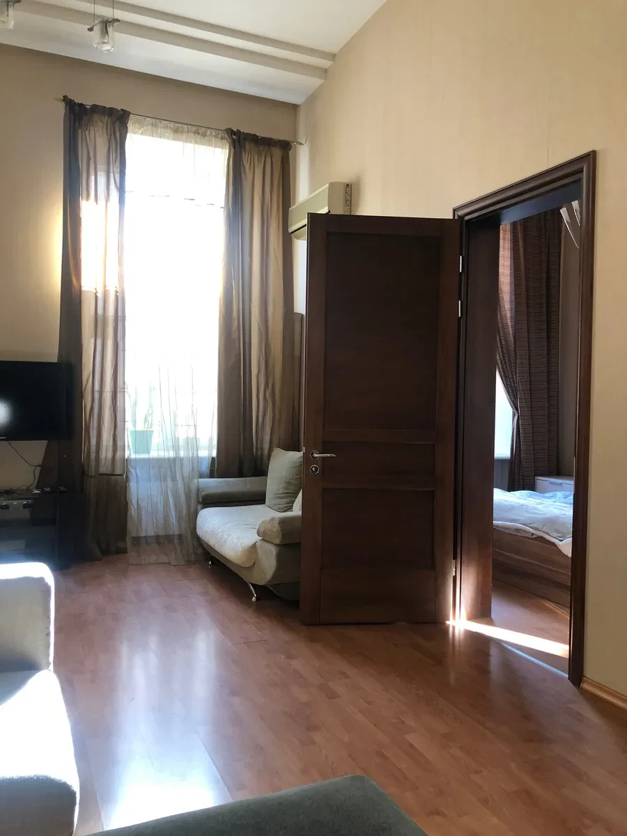 2-кімнатна квартира, Приморський: стелі 4,5 м, тераса 6,5 м², фото 4