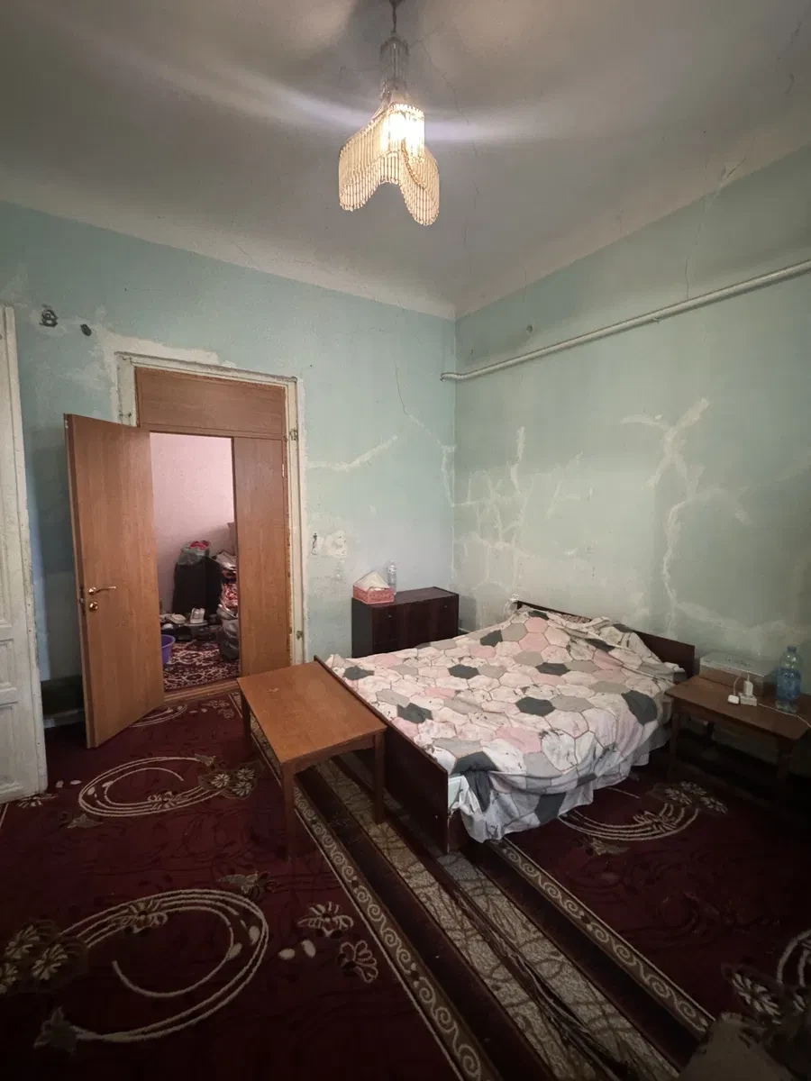 3-кімнатна квартира, Кам'янець-Подільський: прохідні кімнати, засклений балкон - фото 2