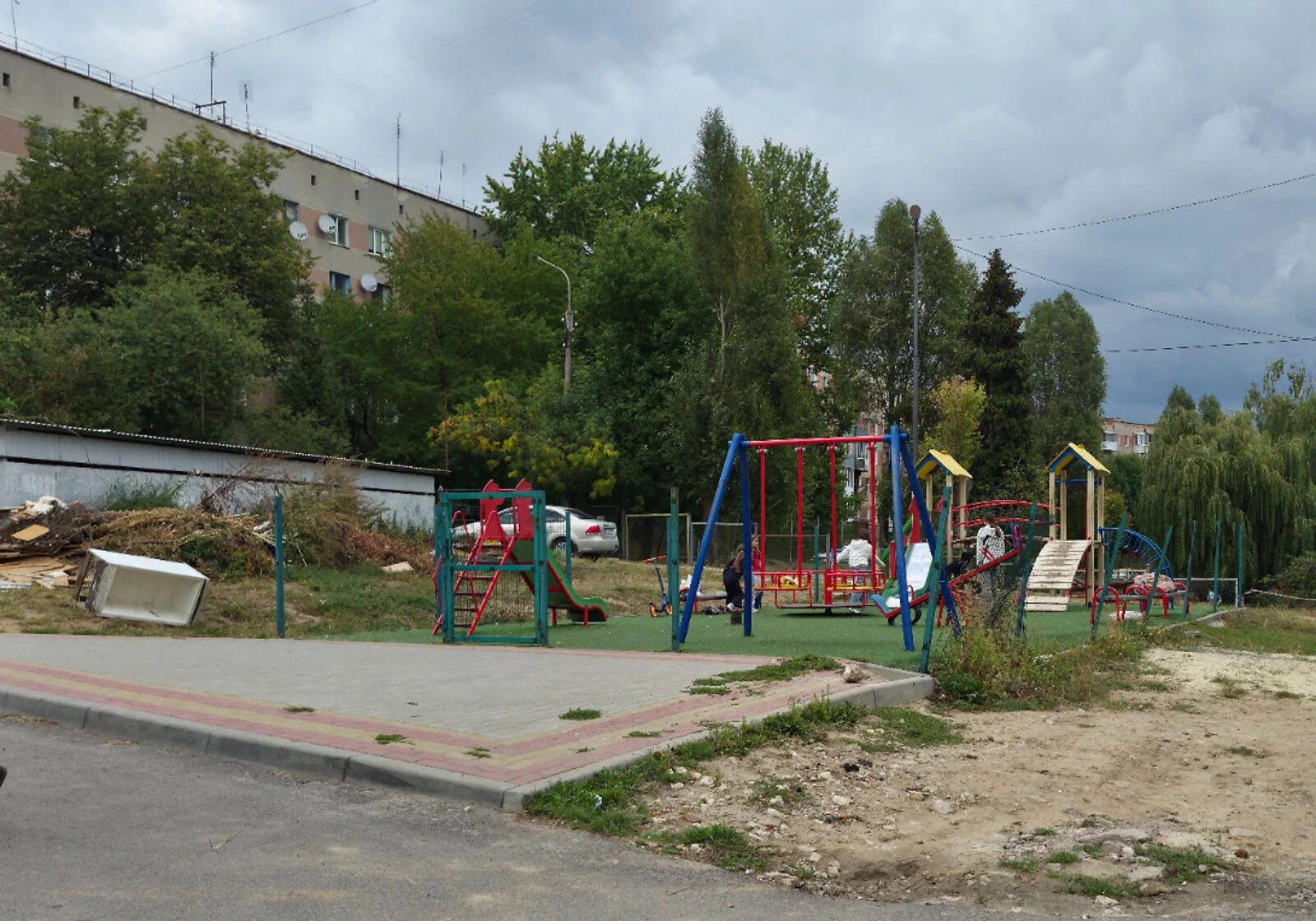 3-кімнатна квартира, Дружба: вода й опалення без світла, панельні стіни - фото 3