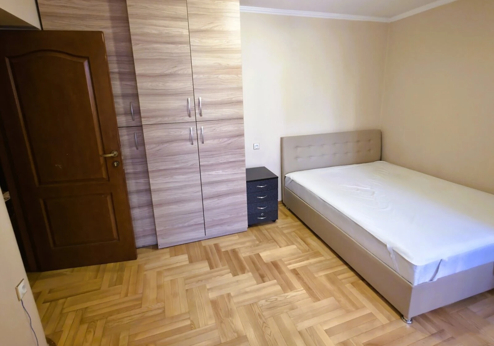Кімната, Нова забудова: євроремонт, вода й інтернет без світла - фото 4