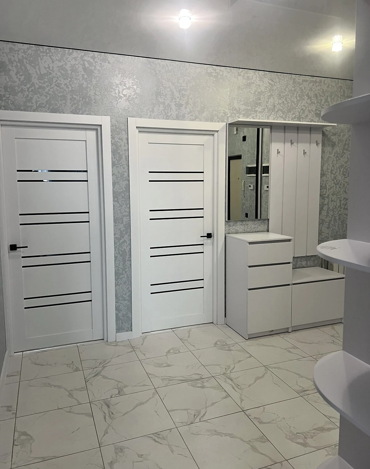 2-кімнатна квартира, Центр: дизайнерський ремонт, резервне живлення, паркомісце - фото 3