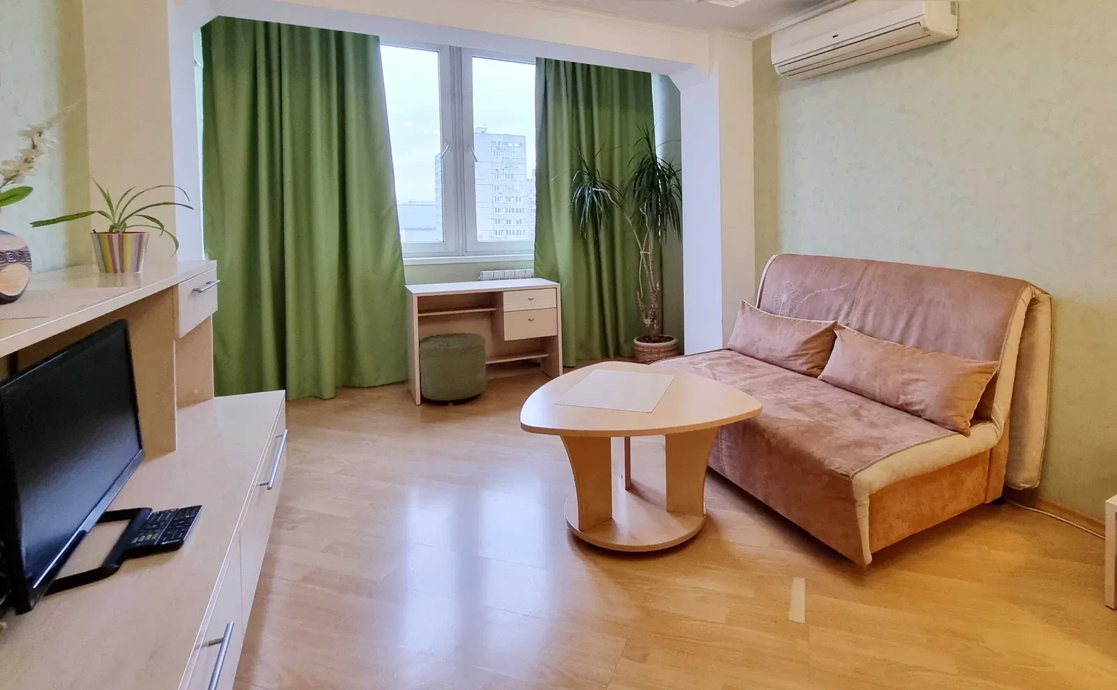1-кімнатна квартира, Дніпровський: 5 хв до метро Лівобережна, вид на місто - фото 1