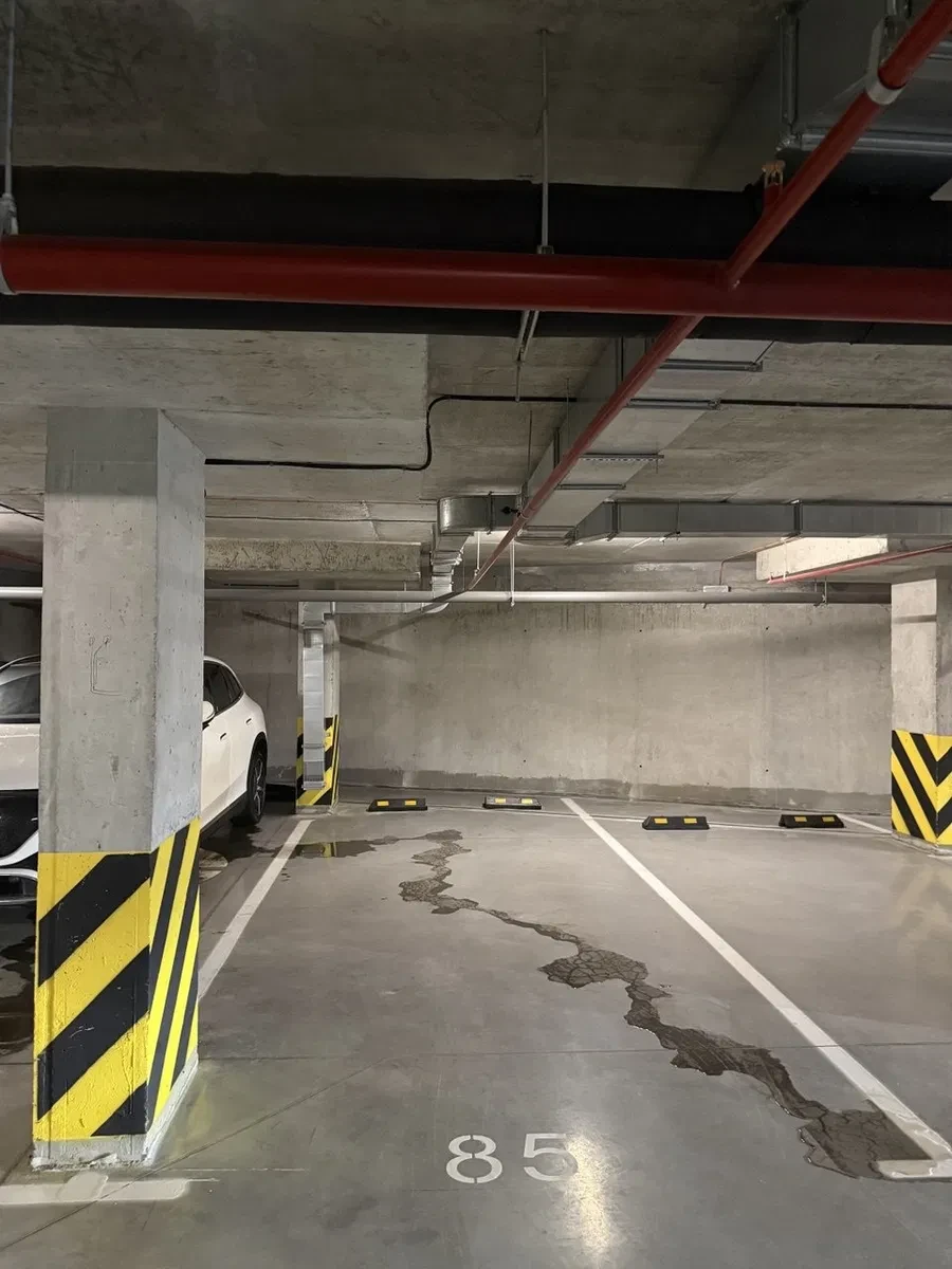 Паркоместо в ЖК Нивки Парк: на два авто, зарядка рядом - фото 1