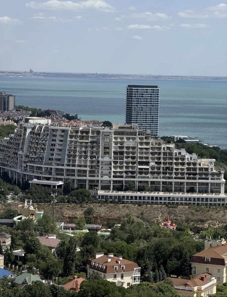 1-кімнатна квартира, Приморський: тераса, вид на місто й бокове море - фото 4
