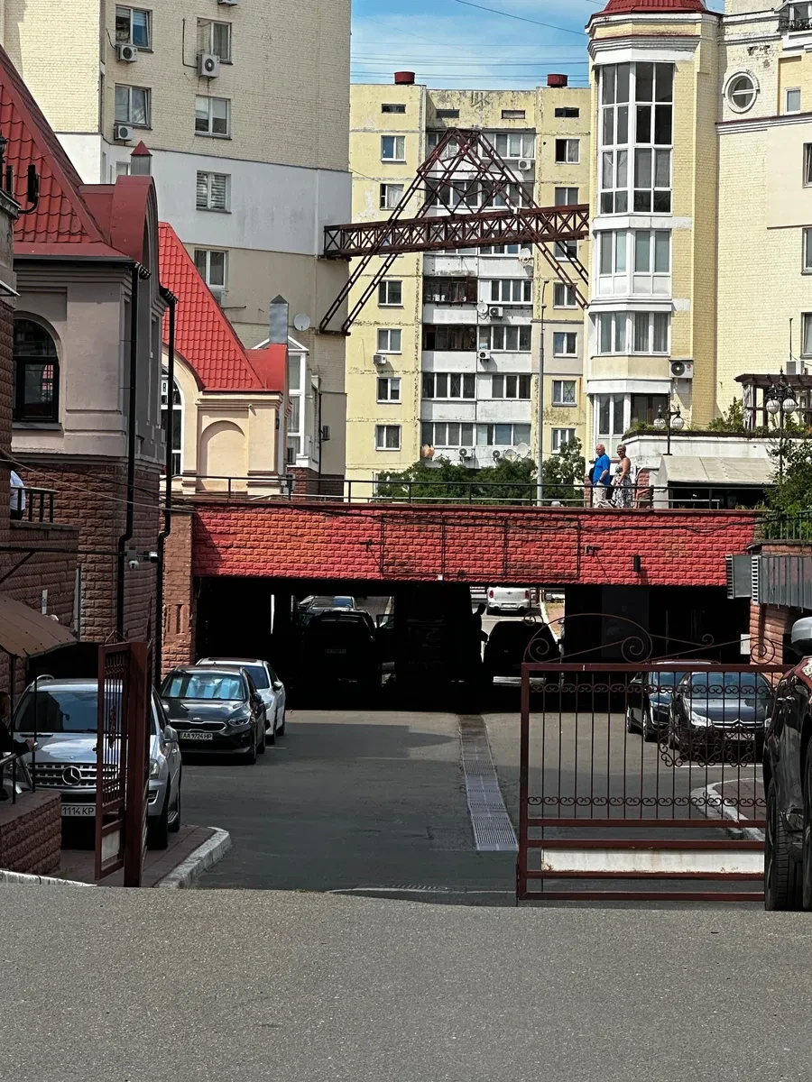 Гараж, Оболонский: 1,5-местный, авто и мотоцикл, паркинг - фото 4