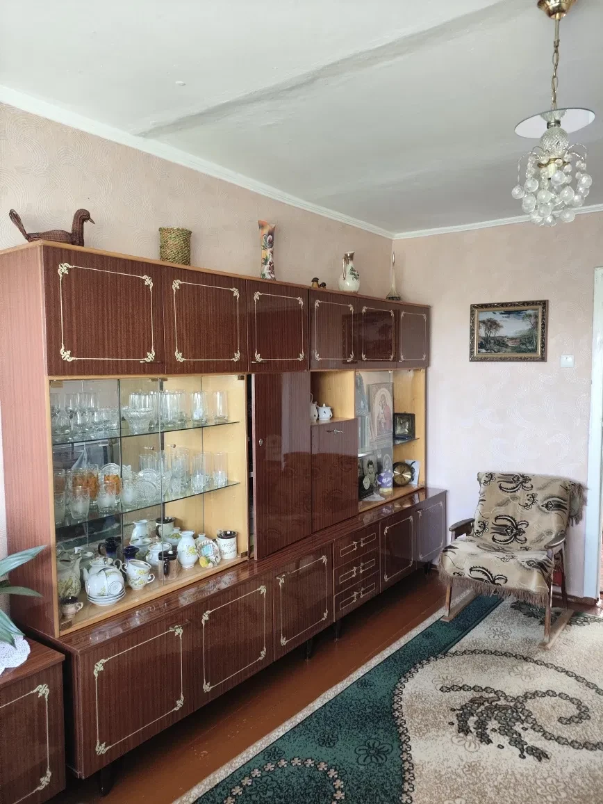 3-кімнатна квартира, Ладижин: не кутова, вікна на обидві сторони, фото 2